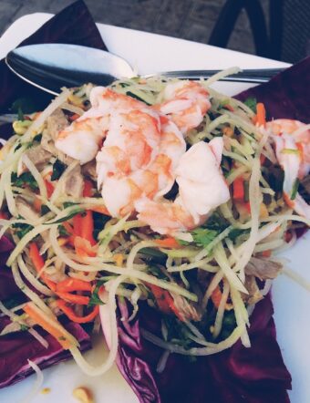 Papaya Salad | bloggingoverthyme.com