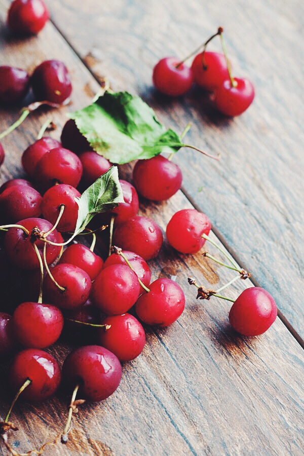 https://www.abeautifulplate.com/wp-content/uploads/2014/08/sour-cherry-berry-crisp7.jpg
