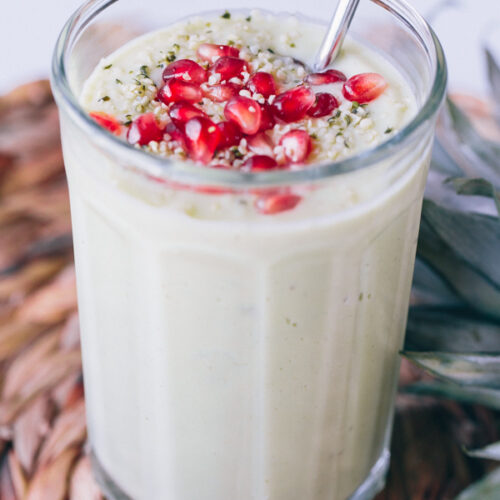 https://www.abeautifulplate.com/wp-content/uploads/2015/01/avocado-pineapple-banana-smoothie-1-5-500x500.jpg