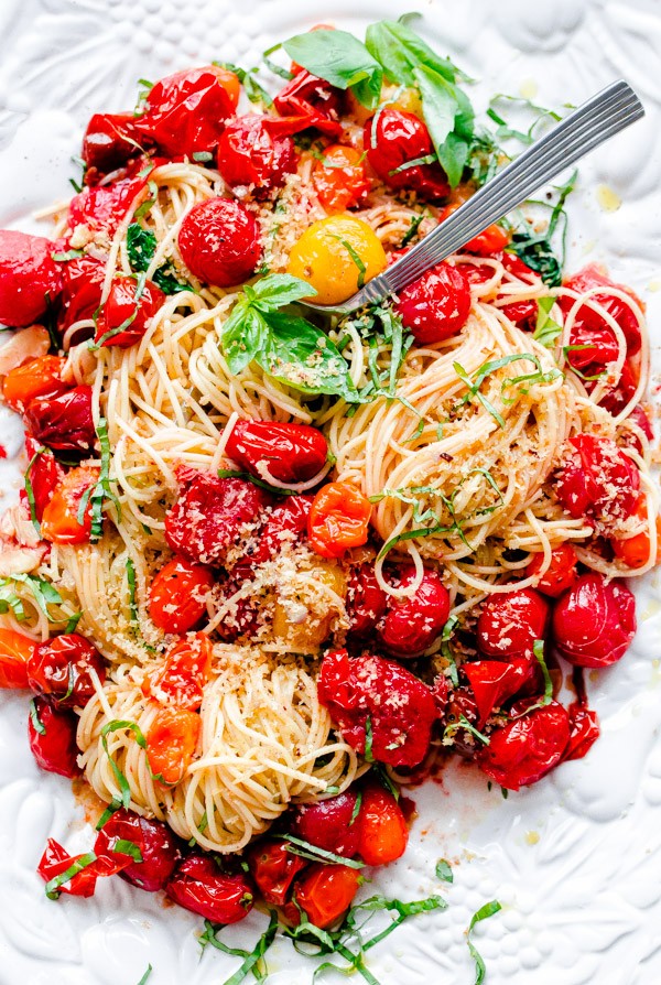 https://www.abeautifulplate.com/wp-content/uploads/2015/07/spaghettini-with-roasted-tomatoes-basil-and-crispy-breadcrumbs-1-21-600x894.jpg