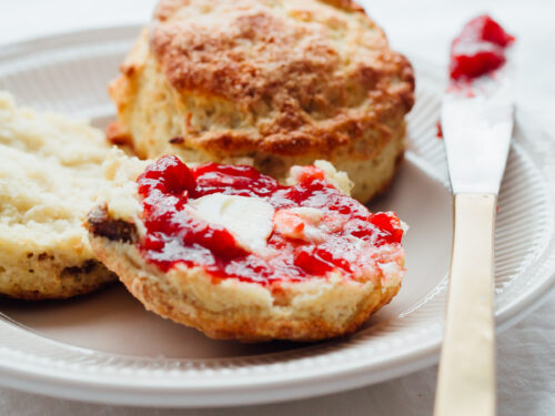 https://www.abeautifulplate.com/wp-content/uploads/2016/03/irish-soda-bread-scones-1-10-500x375.jpg