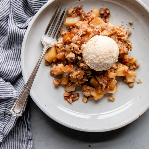 Easy Apple Crisp - Pinch and Swirl