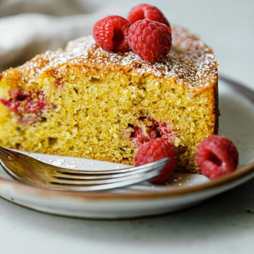 Pistachio bundt cake - Greedy Eats